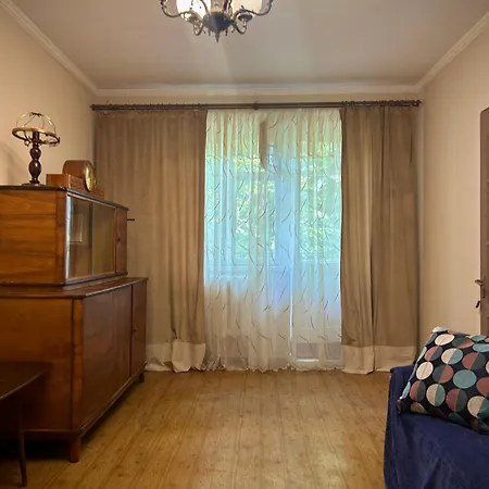 Cozy Retro Near Park Apartmán