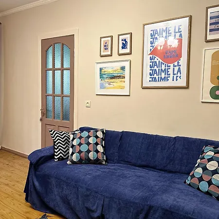 Cozy Retro Near Park