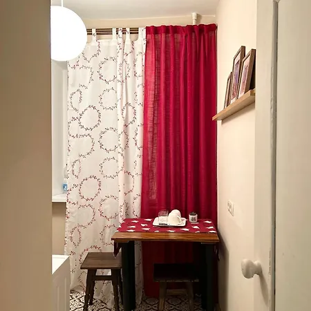 Cozy Retro Near Park