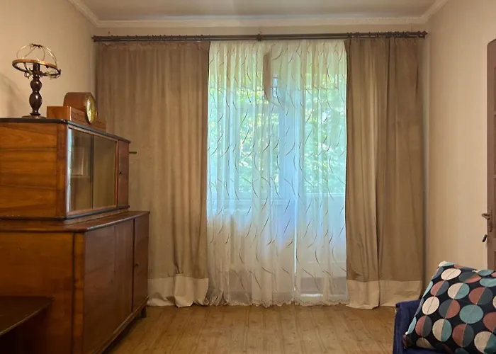 Cozy Retro Near Park Апартаменти