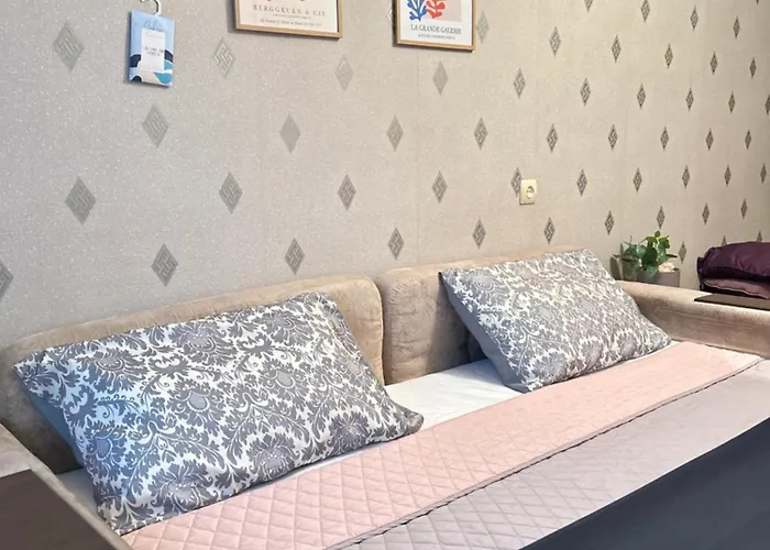 Апартаменти Cozy Retro Near Park *